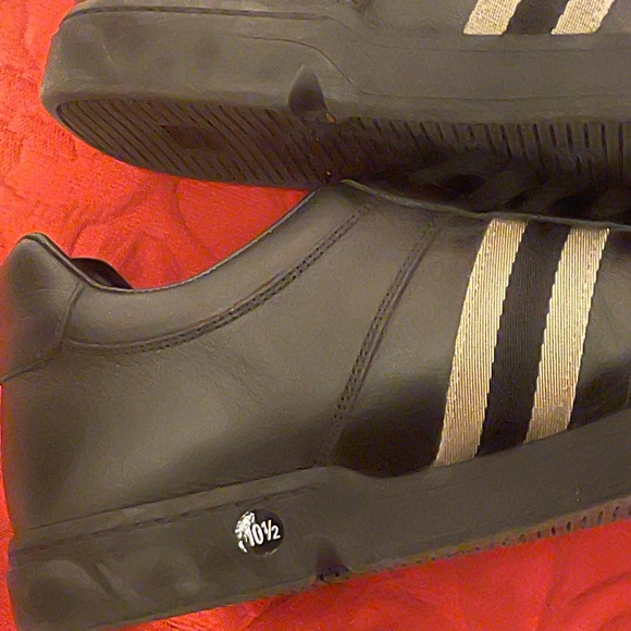 Classic GUCCI BLACK & GOLD Sneakers - Picture 14 of 15